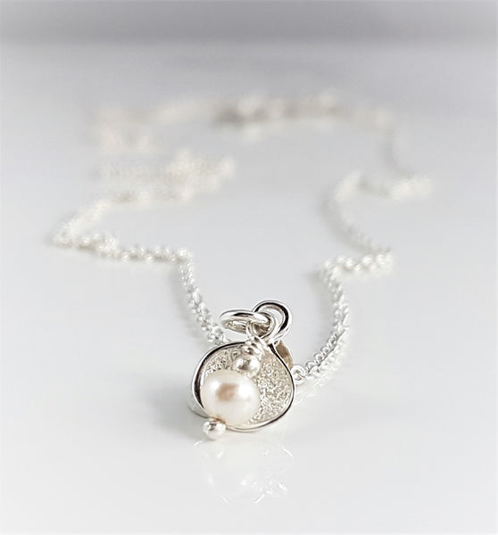 Halsband Silversnäcka & Vit Pärla