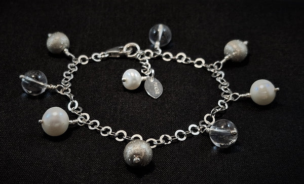 Armband Vita pärlor & Bergkristaller