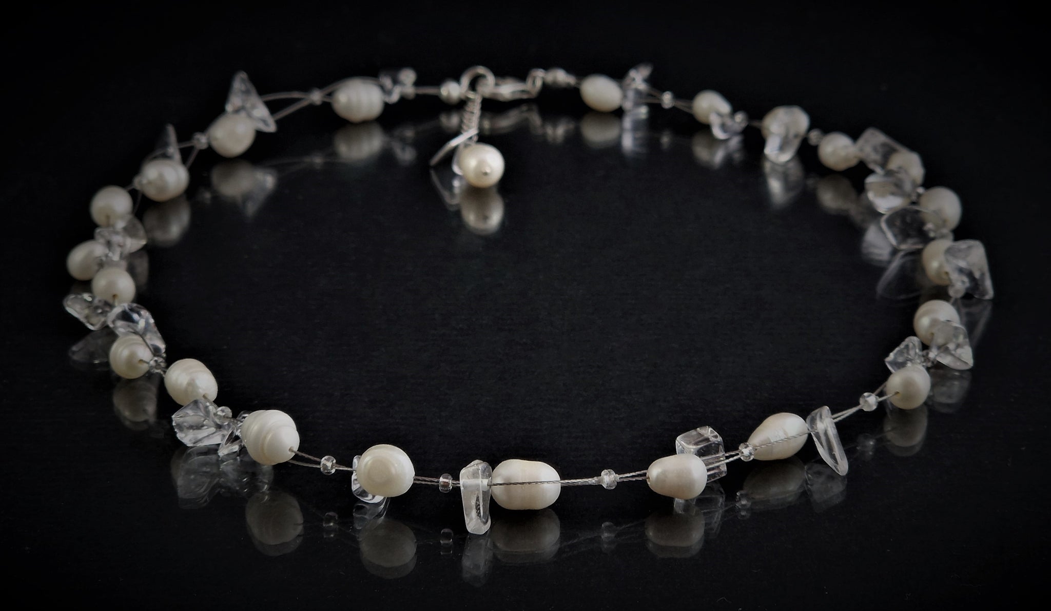 Halsband Vita pärlor & bergkristallchips
